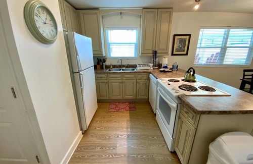 Bahama Beach Cottage | BEACH FRONT LOWER PRIVATE COTTAGE, 2BD2BA, X Large Deck, FREE Private Parking