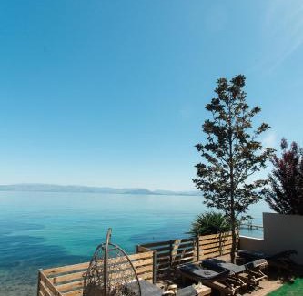 Agia Pelagia Chlomou Villa | Beach Front Villa Litore
