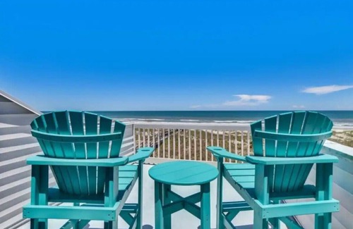 Ocean Cay House | Beach Front Waves Beautiful views Great location