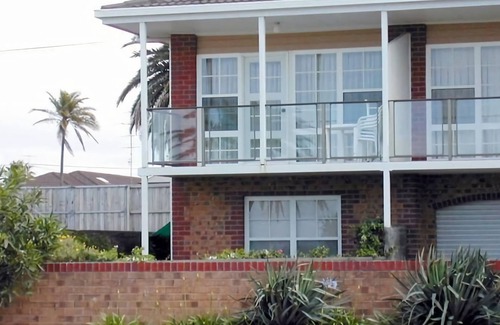 Victor Harbor House | Beach Front with Amazing Ocean Views
