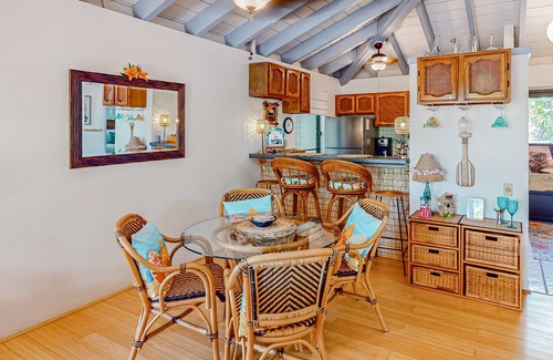 Maunaloa Condo | Beach/garden-view condo with wraparound lanai, pool, tennis courts, & hot tub
