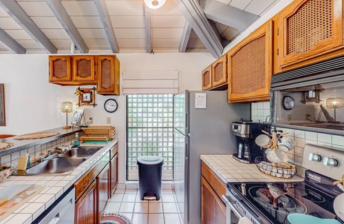 Maunaloa Condo | Beach/garden-view condo with wraparound lanai, pool, tennis courts, & hot tub