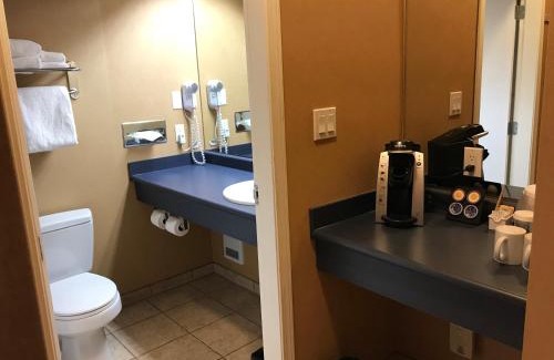 Powell River Resort | Beach Gardens Resort and Marina
