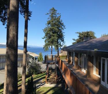 Powell River Resort | Beach Gardens Resort and Marina