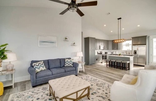 Mississippi City House | Beach Getaway, Pet Friendly, and Fully Equipped