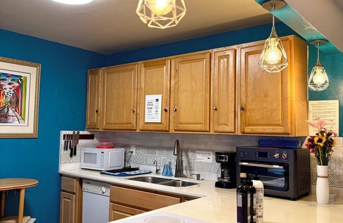 Southwest House | Beach-Glam Abode in Central WPB location, sparkling clean!