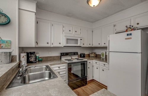 Ash Condo | Beach Hall Pass Getaway - North Myrtle Beach