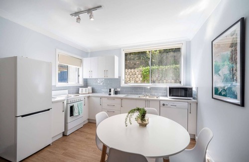 Copacabana Apartment | "Beach Happy" – Close to Beach & Shops