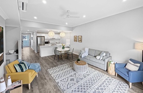 Urangan Apartment | Beach & Harbour Access - Ideal for Whale Watching