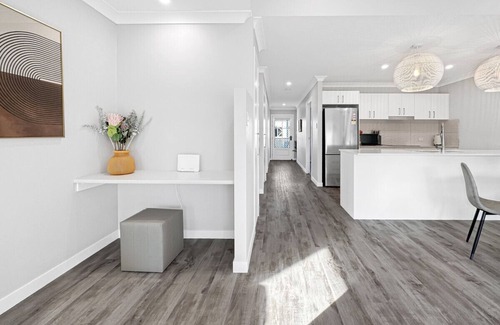 Urangan Apartment | Beach & Harbour Access - Ideal for Whale Watching
