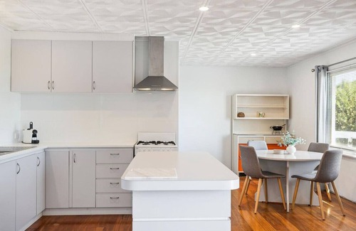 Lancelin Apartment | Beach Haven - light, cosy and close to the beach