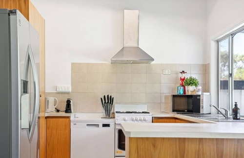 Lancelin Apartment | Beach Haven - light, cosy and close to the beach