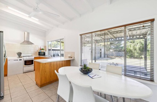 Lancelin Apartment | Beach Haven - light, cosy and close to the beach