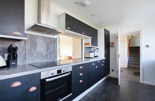 Polzeath House | BEACH HAVEN, pet friendly, country holiday cottage in Polzeath