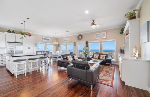 Miramar House | Beach Heaven | Beachfront & Private Elevator