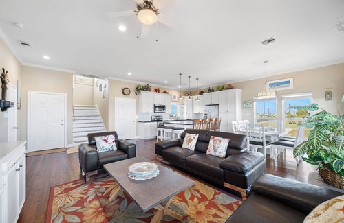 Miramar House | Beach Heaven | Beachfront & Private Elevator
