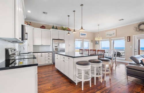 Miramar House | Beach Heaven | Beachfront & Private Elevator