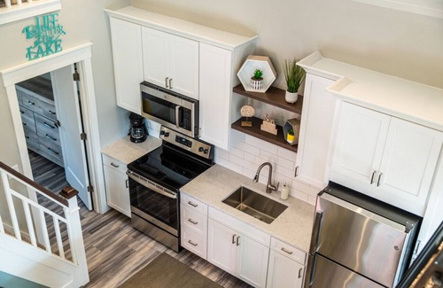 Celina Cabin | Beach Hive - 1 Bed/2 Loft Lakeside Cottage w/HOT TUB!