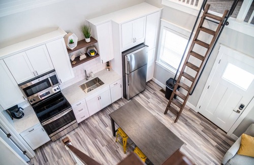 Celina Cabin | Beach Hive - 1 Bed/2 Loft Lakeside Cottage w/HOT TUB!