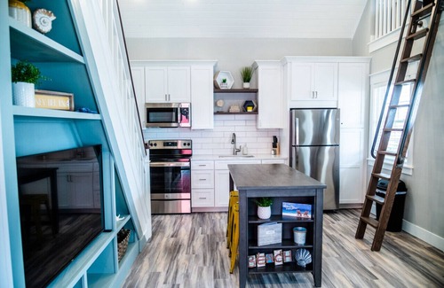 Celina Cabin | Beach Hive - 1 Bed/2 Loft Lakeside Cottage w/HOT TUB!