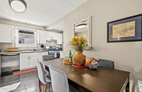 Quincy Apartment | Beach Home next to Boston & T, King Bed, Park Free
