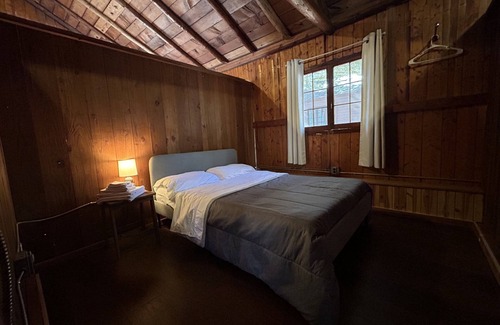Applegate Cabin | Beach, hot tub, 3BDRM