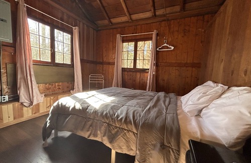 Applegate Cabin | Beach, hot tub, 3BDRM