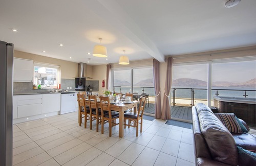 Kentallen Cottage | Beach House 2 with Hot Tub - sleeps 8 guests in 4 bedrooms