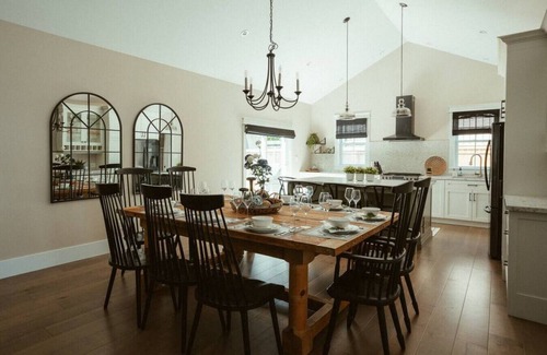 Alcona Cottage | Beach House 5 Star Gem with a Muskoka room and Yoga Studio