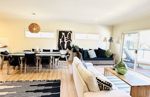 Fleurieu Peninsula House | Beach House- beach front Stylish 4 bedroom house