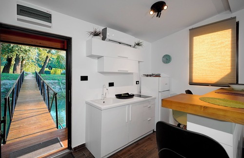 Cukarica Boat Rental | Beach House Belgrade
