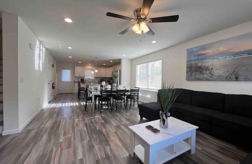 Town Bank House | Beach House CapeMay LINENS INCLUDED 1 block&a short 5min walk to Beach Sleeps 19