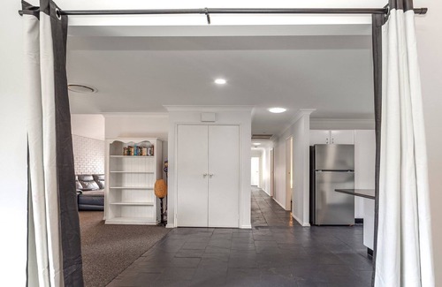 Ettalong Beach House | Beach House @ Ettalong - Pet Friendly
