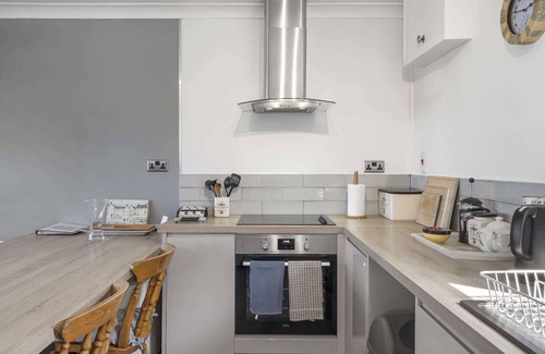 Rock House | Beach House & Garden in St Merryn, Private Parking