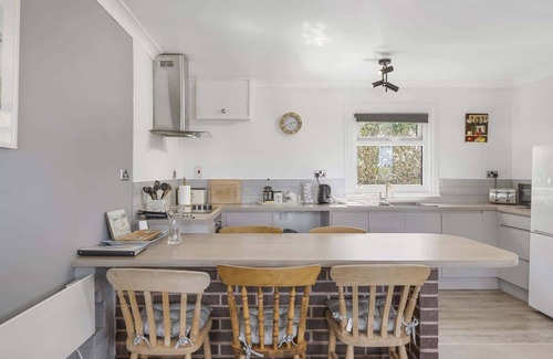 Rock House | Beach House & Garden in St Merryn, Private Parking