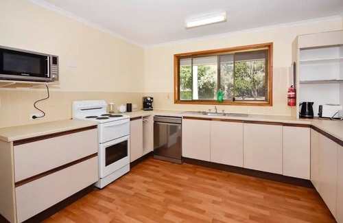 Sunshine Coast House | Beach House Getaway - Family & Pets ZB6