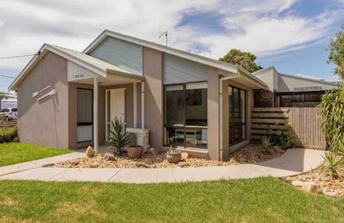 Smiths Beach House | Beach House Getaway #2 1 Beachcomber Avenue. Smiths Beach Phillip Island