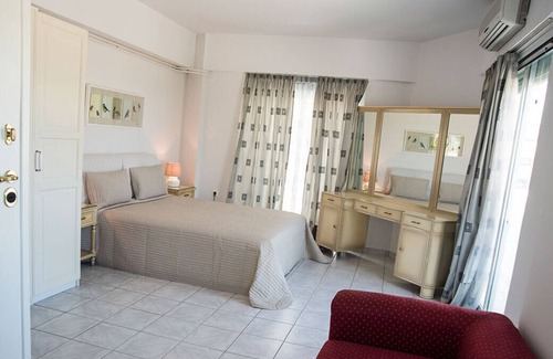 Kiato Villa | Beach house in Kiato