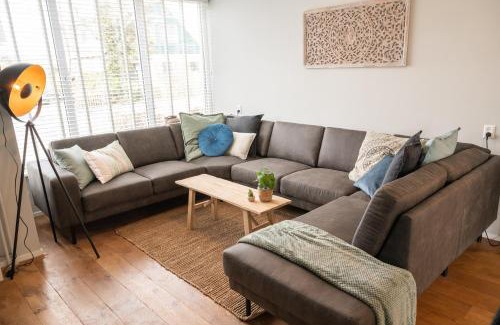 De Koog Villa | Beach House Makai - family house with Finnish Sauna, 2 bathrooms and only minutes from the Beach