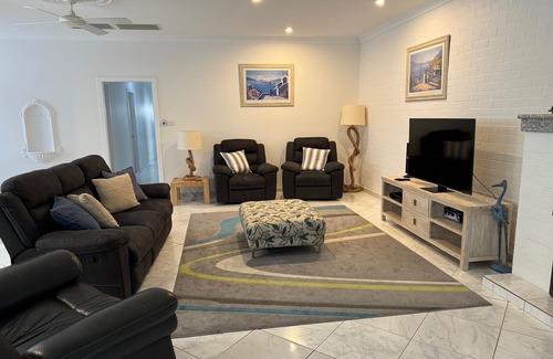 Port Stephens Council House | Beach house on the waterfront of Soldiers Point!