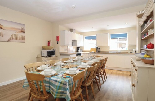 Winterton-on-Sea House | BEACH HOUSE, pet friendly, with a garden in Winterton-On-Sea