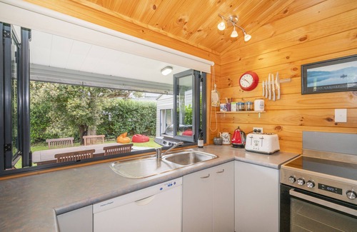 Pauanui House | Beach house vibes plus sleep out for 2nd family or teenagers. Pet friendly.