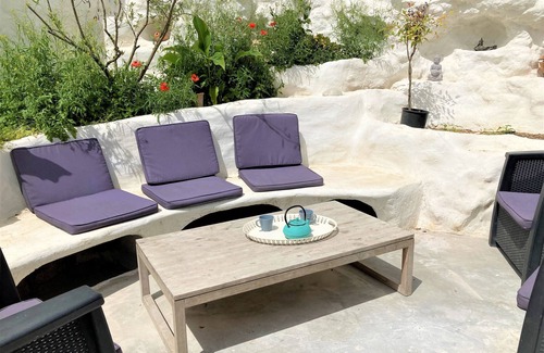 Roucas-Blanc House | Beach house with private garden 200 m from the sea
