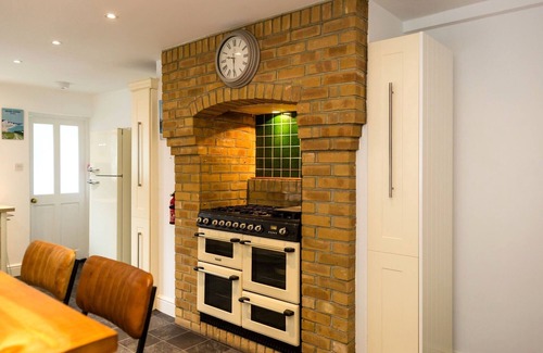 Eastbourne House | Beach in Reach - group house for up to 14 with sea views