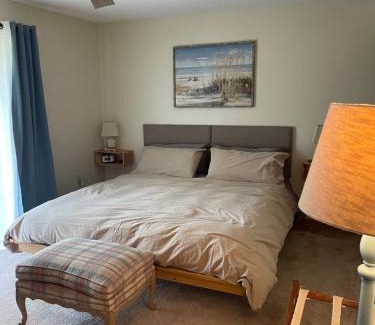 Downtown Kenosha Apartment | Beach Lake Michigan King Bed Pet Friendly