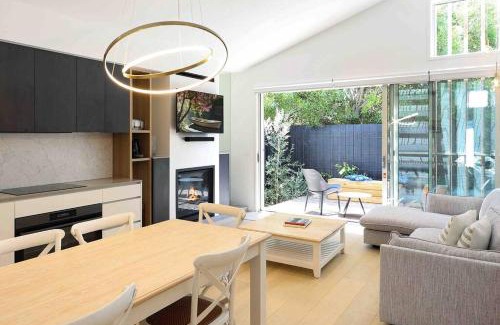 Ocean Grove Villa | Beach luxury retreat- 2 bedroom, 2 bathroom, shops, pet friendly, parking