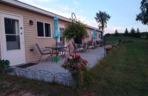 Brook Park Bed & Breakfast | Beach Mirage Suites
