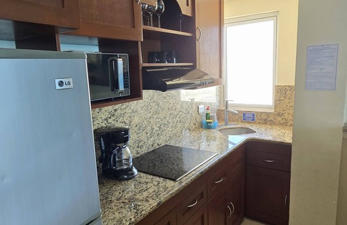 Punta Cancun Apartment | Beach & Nightlife Paradise; Top floor and ocean view