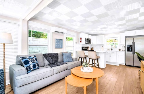 Indian Rocks Beach House | Beach Nook: Hot Tub, Pet Friendly, & Ocean Vibes!