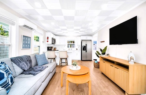 Indian Rocks Beach House | Beach Nook: Hot Tub, Pet Friendly, & Ocean Vibes!